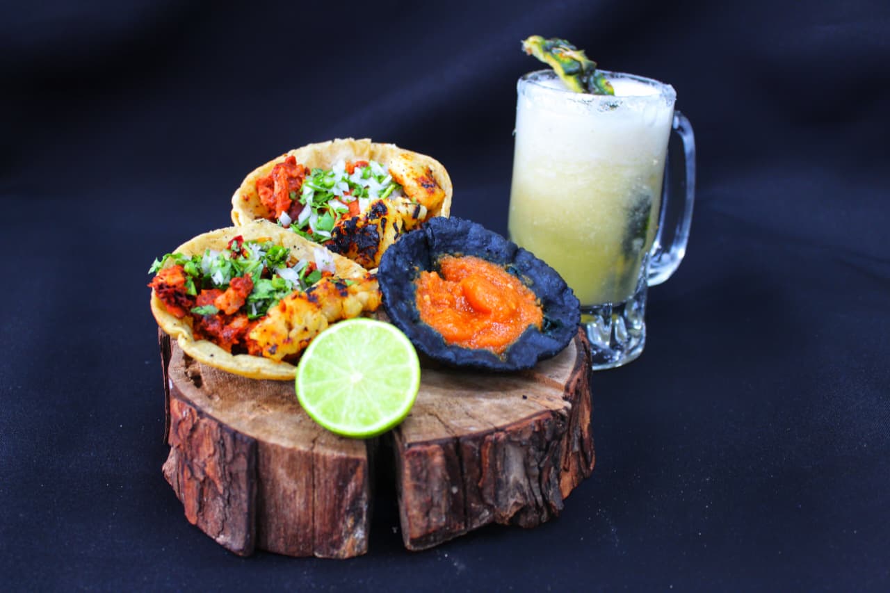 Tacos con bebida